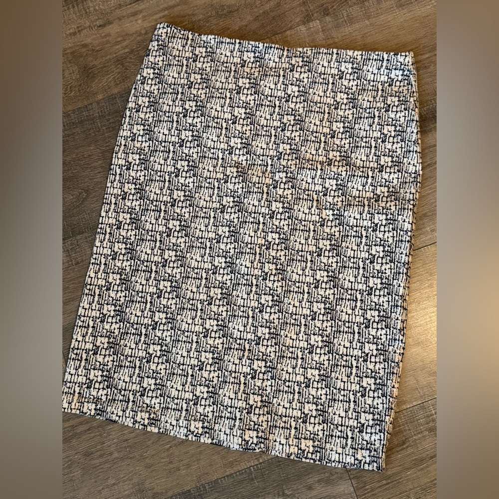 Madison Black and White Textured Pencil Skirt medium